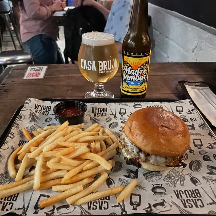 review photo of Casa Bruja Brewing Co. Veggie burger shared by @juandavidbarrera on 01 Aug 2021 - review