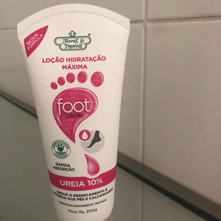 photo of Flores & Vegetais foot cream shared by @malulemos on  22 Jul 2022 - review