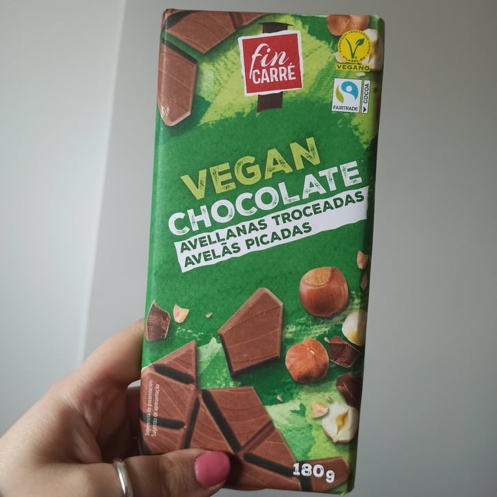 review photo of Fin Carré Chocolate con avellanas troceadas shared by @rebbbsacco on 29 Mar 2022 - review
