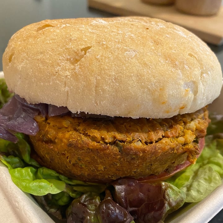 photo of Nabucco Obrador Vegetarià Hamburguesa vegana shared by @giuliadini on  18 Mar 2022 - review