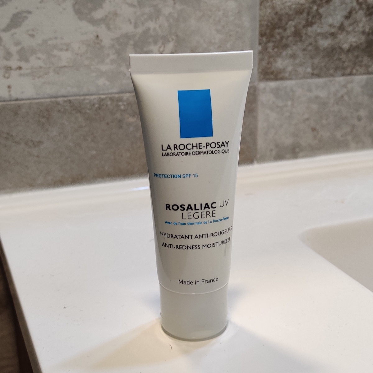 La Roche-Posay Rosaliac UV Legere Review | abillion