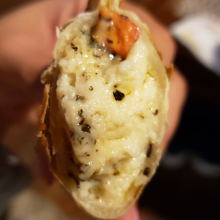review photo of Empanadas de 10 Nuñez Empanada de caprese shared by @lucianah on 28 Apr 2021 - review