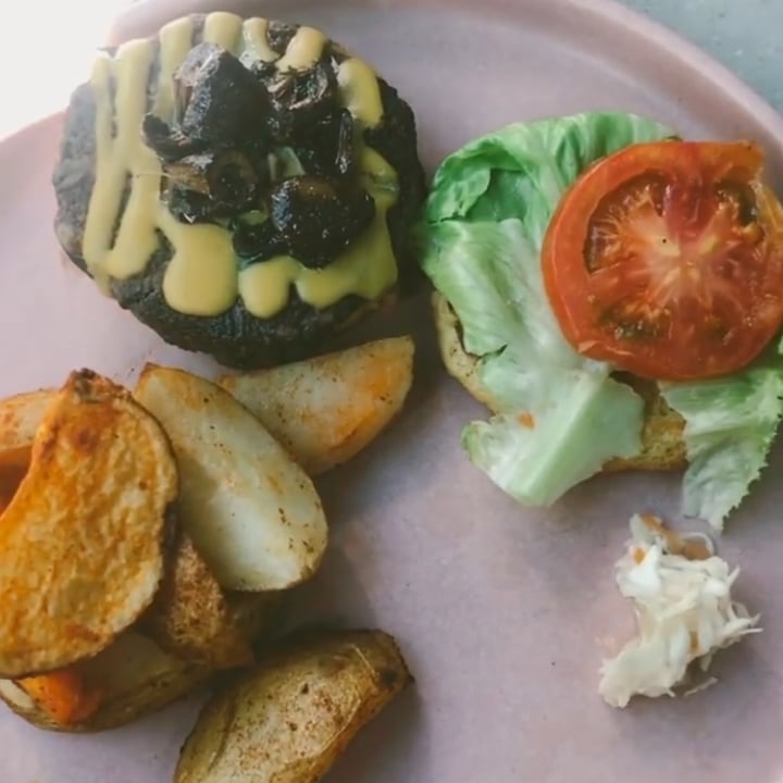 review photo of Mudrá Hamburguesa De Hongos shared by @abru95 on 18 Oct 2021 - review