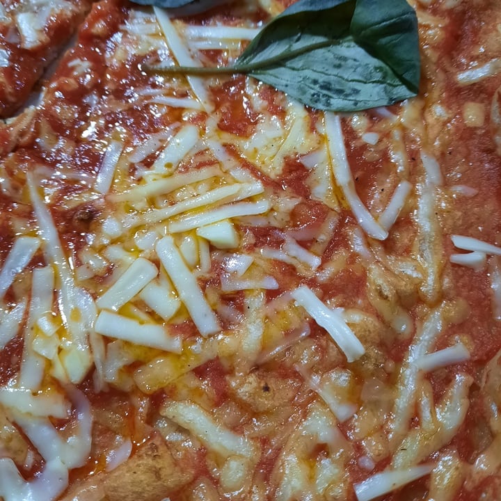 photo of Piperita Pizza margherita Vegan shared by @tania- on  11 Mar 2022 - review
