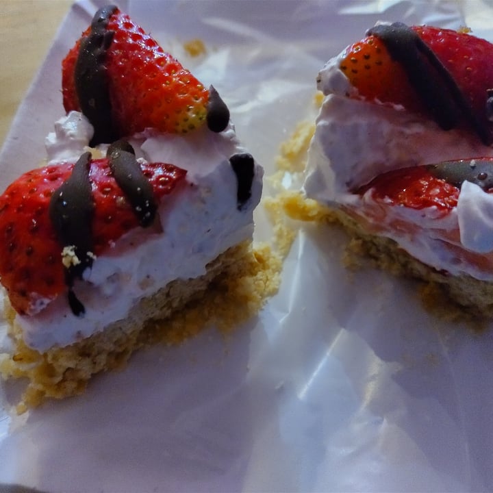 review photo of Panadería DyD Tarta de frutilla shared by @julietttt on 17 Sep 2021 - review
