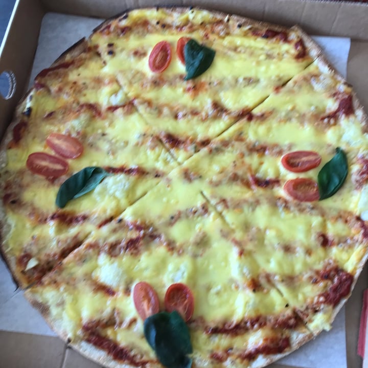 photo of Crust Pizza Lab Malmö true pizza vegan shared by @elisapedicone on  16 Apr 2022 - review