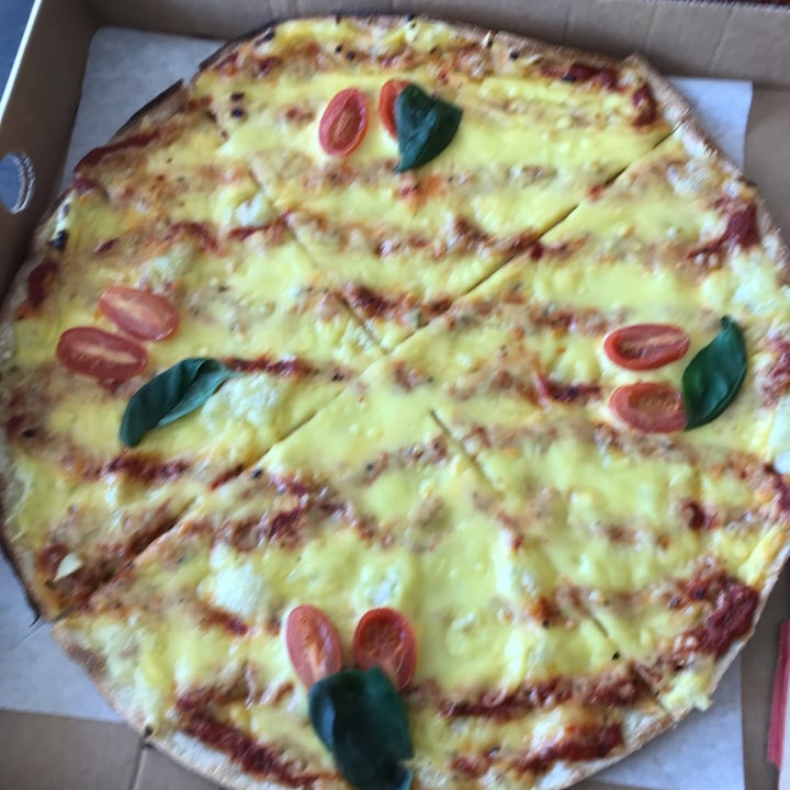 review photo of Crust Pizza Lab Malmö true pizza vegan shared by @elisapedicone on 16 Apr 2022 - review