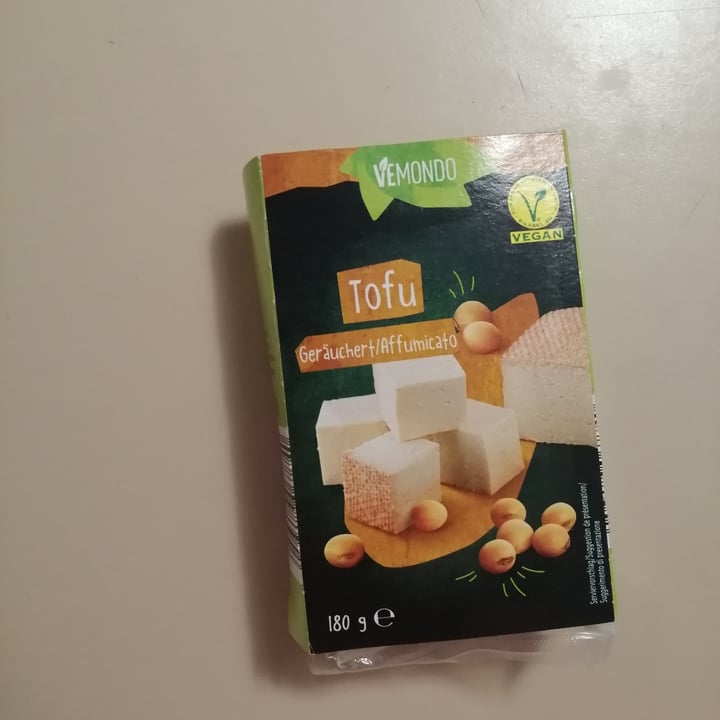 photo of Vemondo  Tofu Affumicato shared by @cristinavegbaruffa on  27 Aug 2022 - review
