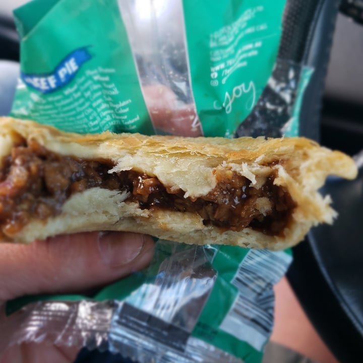 photo of 7-Eleven Nobeef Pie shared by @savetheworldwithkim on  09 Jun 2020 - review