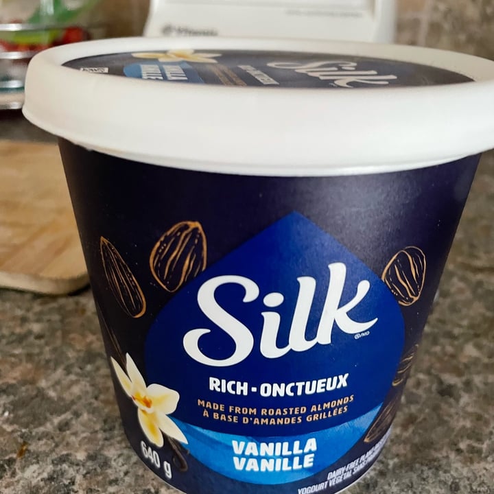 photo of Silk Rich Vanilla Plant-based Yogurt shared by @dgomes on  30 Dec 2021 - review