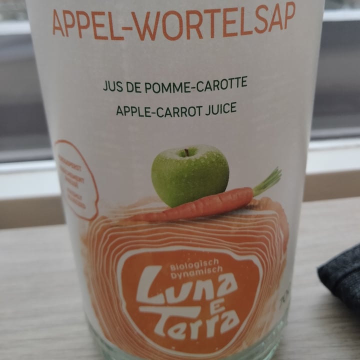 photo of Luna e terra Apple carrot juice shared by @chiara99 on  01 Dec 2021 - review