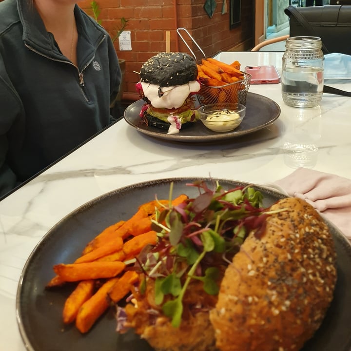 photo of Valeo Wholefoods Cafe Urban Vegan Burger shared by @semacleod on  28 Dec 2021 - review
