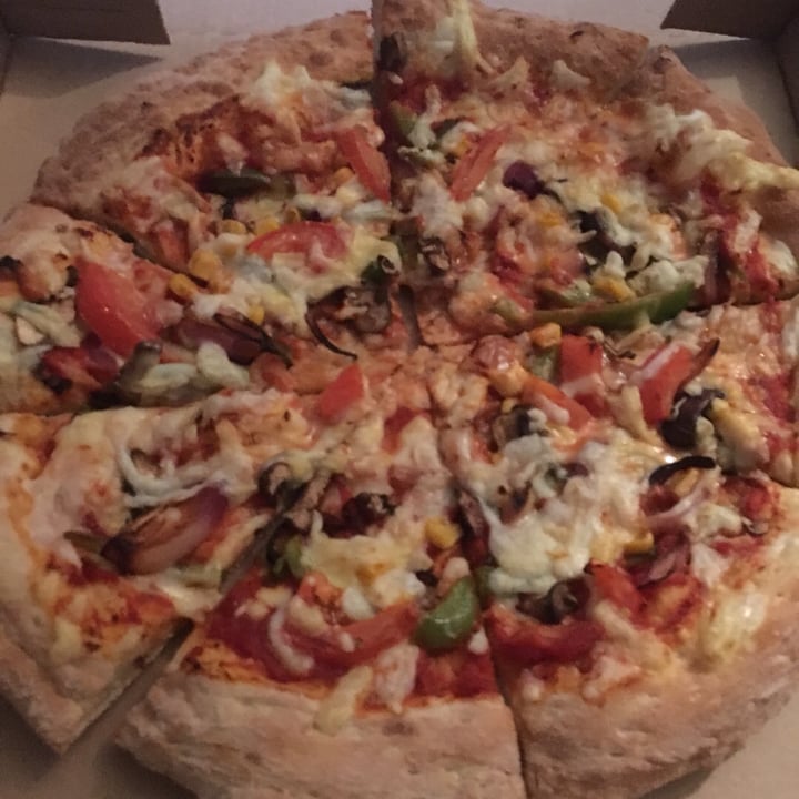 photo of Papa John's Pizza Vegan Garden Party Pizza shared by @lalarolls on  07 Sep 2019 - review