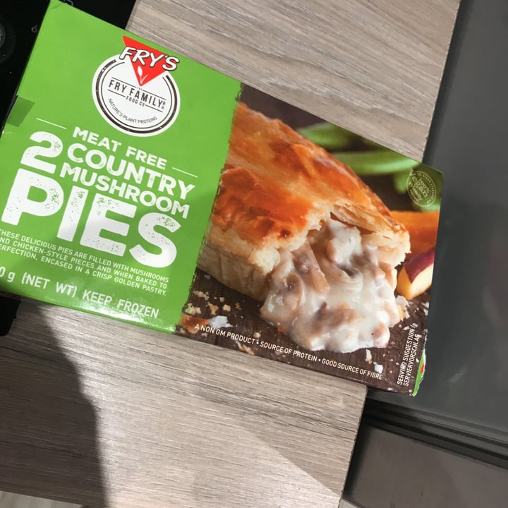 photo of Fry's Family Food 2 Country Mushroom Pies shared by @mistervg on  17 Jan 2021 - review