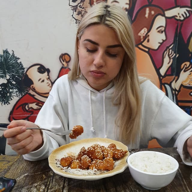 Foto del piatto “Vegan Honey Chicken”