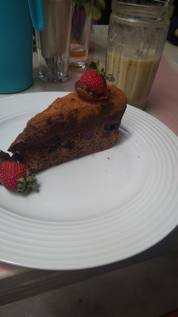 photo of 'AVIT Chocolate-strawberry cake shared by @alexandramessini on  22 May 2019 - review