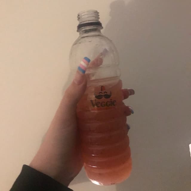 菜肴“Jugo Pomelo Con Frutos Rojos”的照片