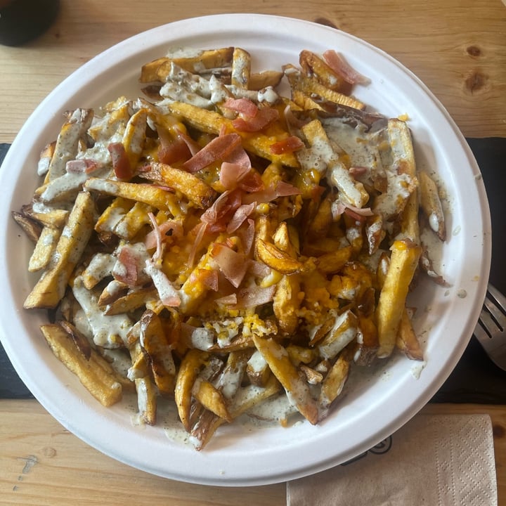 photo of Vegan Queen patatas queen Fries shared by @gabitac94 on  24 Aug 2022 - review