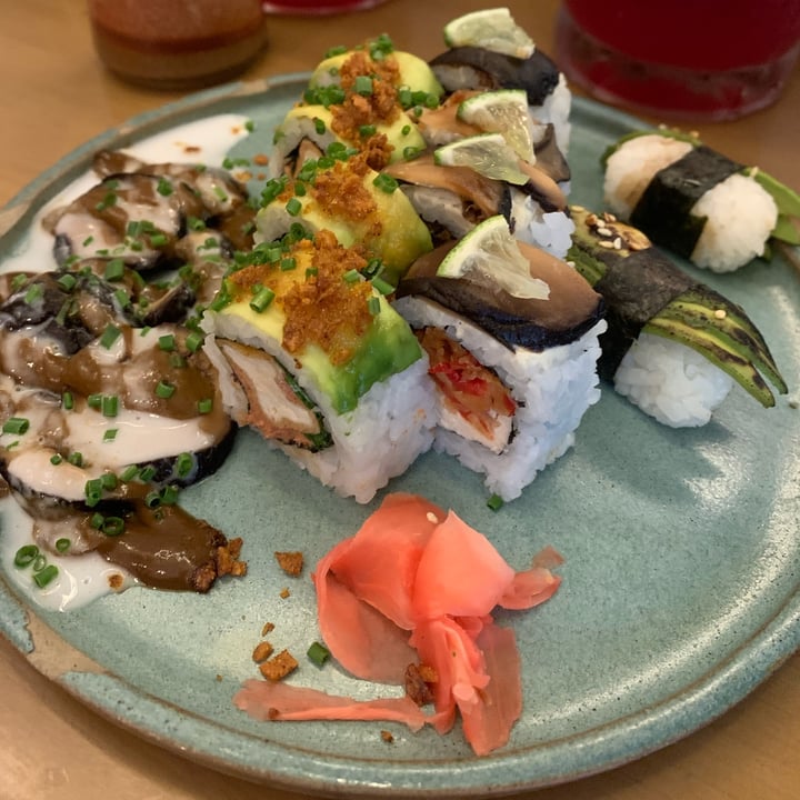 photo of Let it V - Vegan Sushi 12 piezas de sushi a elección shared by @romiozer on  28 Mar 2022 - review