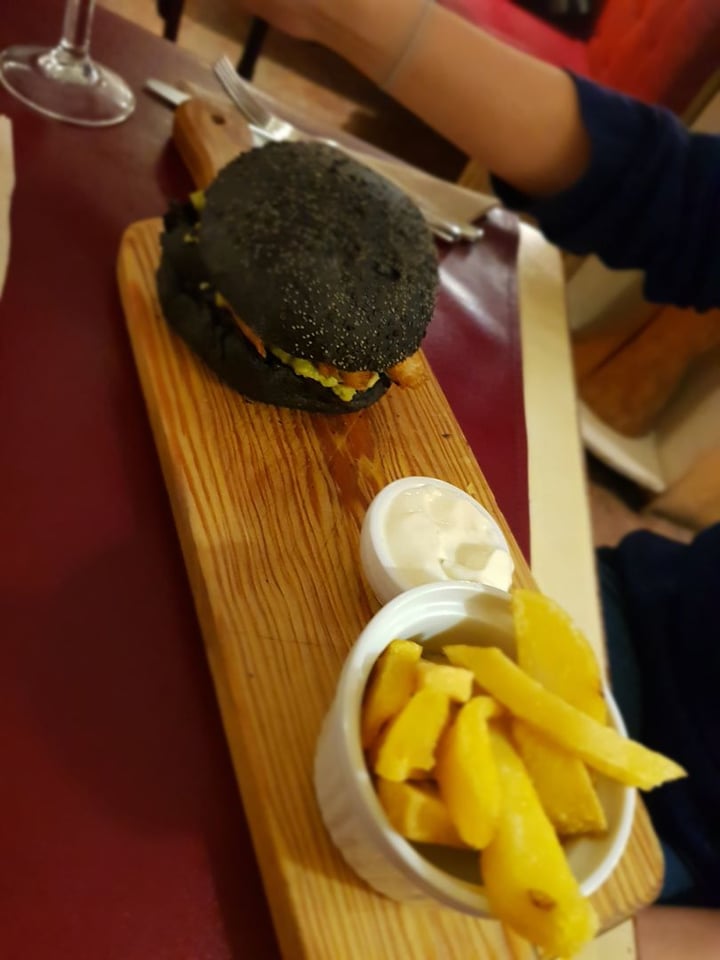 review photo of Biocenter Bean burger shared by @diannorz on 24 Dec 2019 - review
