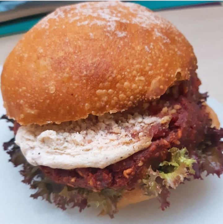 photo of Makeout Colombia Plant burguer shared by @womanvegan on  22 Aug 2019 - review