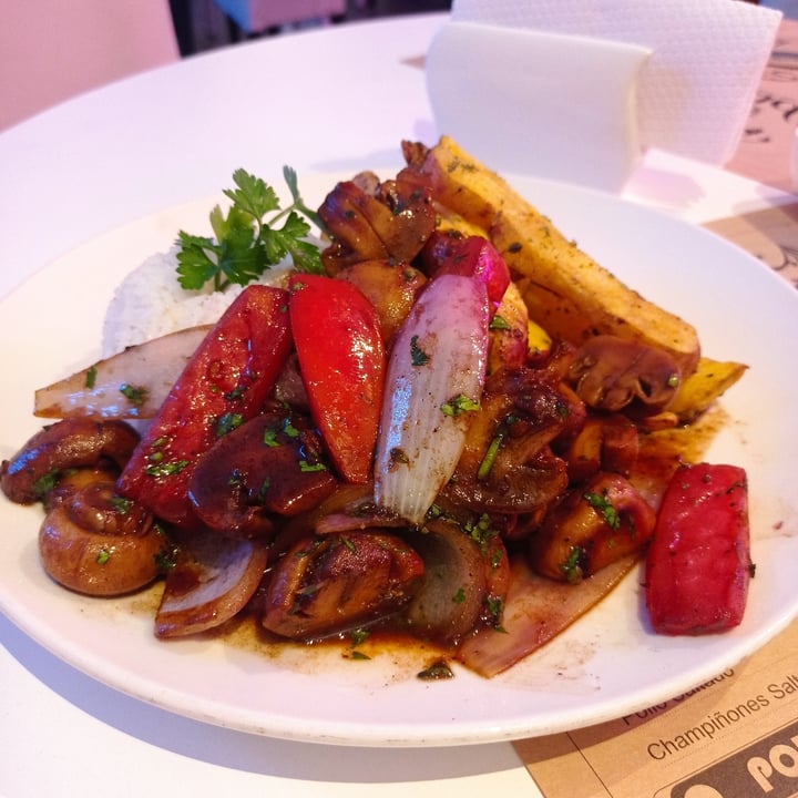 review photo of Ibiza Café Lounge champiñones saltados shared by @soyunalechugaandante on 07 Sep 2022 - review