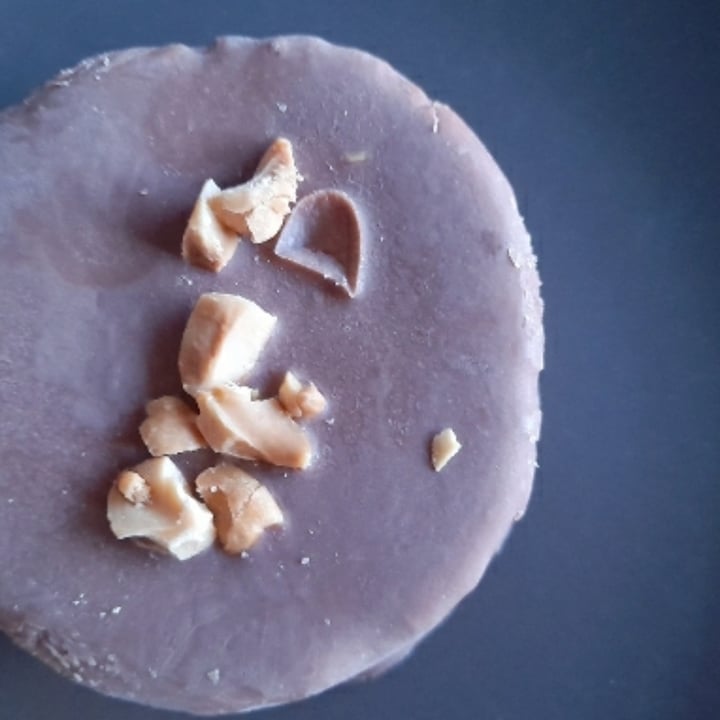 review photo of Hanai Vegana Alfajor de chocolate con leche (vegana) y cacahuetes shared by @dexter on 13 Jan 2021 - review