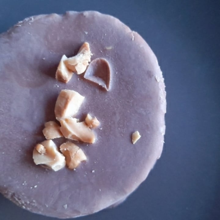 photo of Hanai Vegana Alfajor de chocolate con leche (vegana) y cacahuetes shared by @dexter on  13 Jan 2021 - review