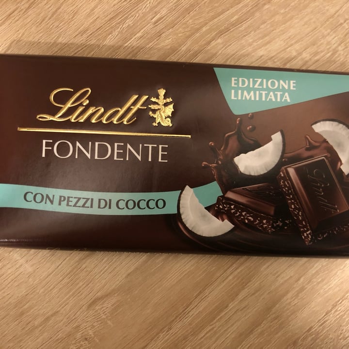 photo of Lindt Cioccolato cocco shared by @djo on  27 May 2022 - review
