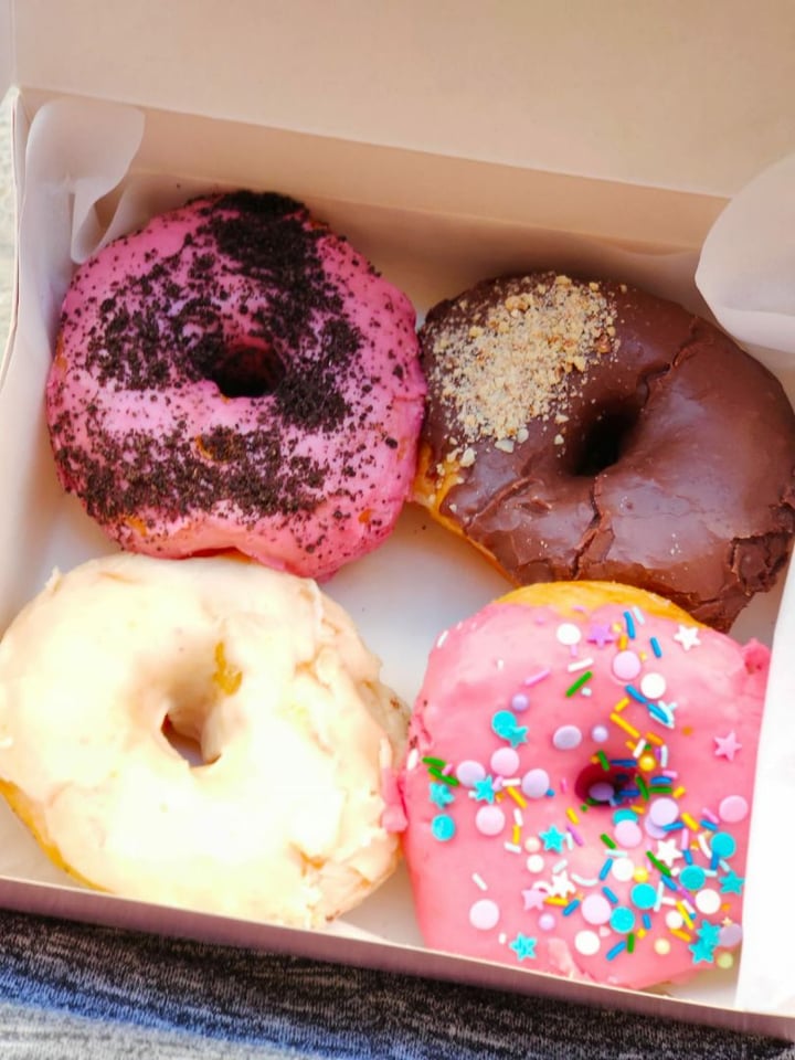 photo of Delish Vegan Doughnuts Donuts variados shared by @jaio on  03 Aug 2019 - review