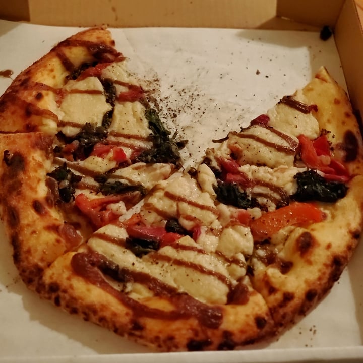 review photo of Hildegard's Bakery Woodfire Pizza: Red Pepper Popeye w Cashew Cheese shared by @araenae on 29 Nov 2020 - review