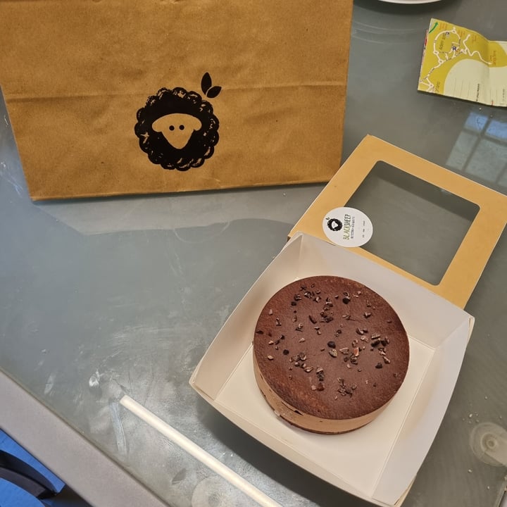 photo of Black Sheep Raw Torta Cioccolato e Lamponi shared by @allybu on  09 Sep 2021 - review