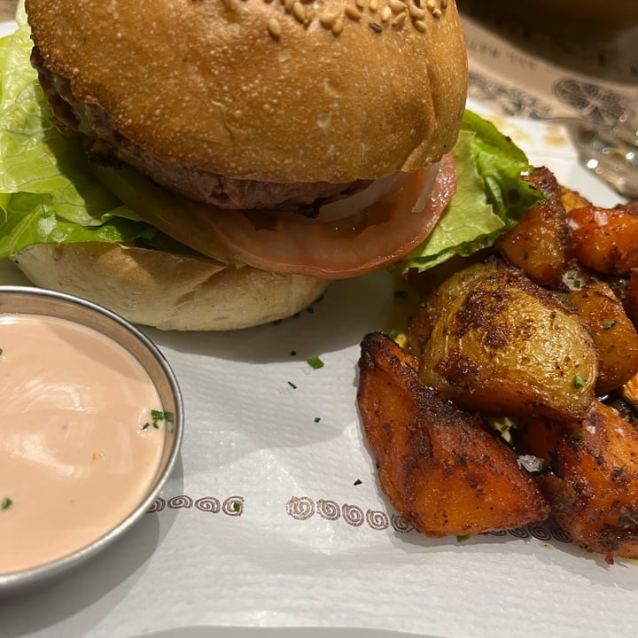 photo of Tulsi Vegan Restaurant Hamburguesa De Seitán shared by @saloshayo on  17 Oct 2022 - review