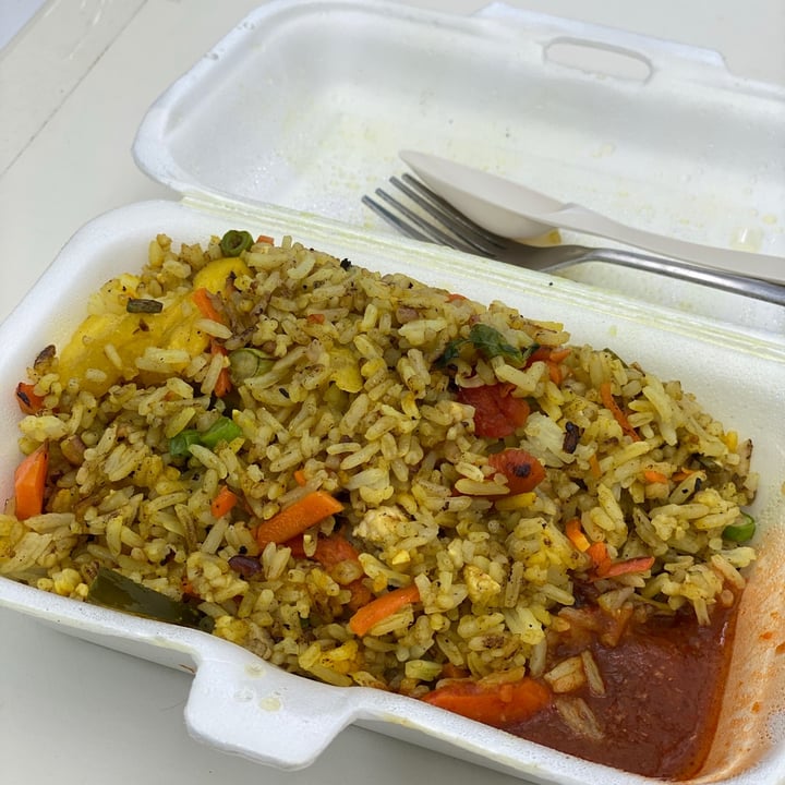 photo of Healthy Vegetarian Food Pineapple Fried Rice shared by @aileenlaksmono on  03 Dec 2020 - review