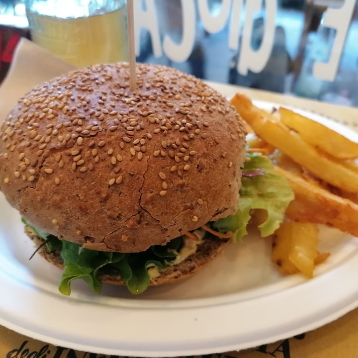 photo of Mangiamore Burger Mangiamore shared by @anitnelavy on  13 Mar 2022 - review