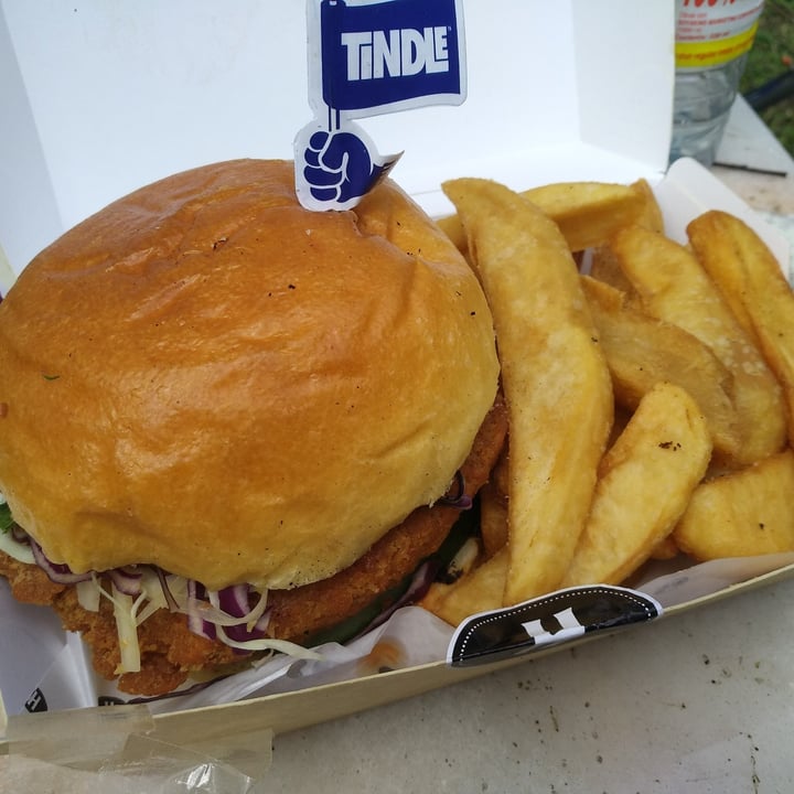 photo of Huckleberry, Bangsar Shopping Centre Kerabu TiNDLE™ Burger shared by @elej91 on  04 Nov 2021 - review