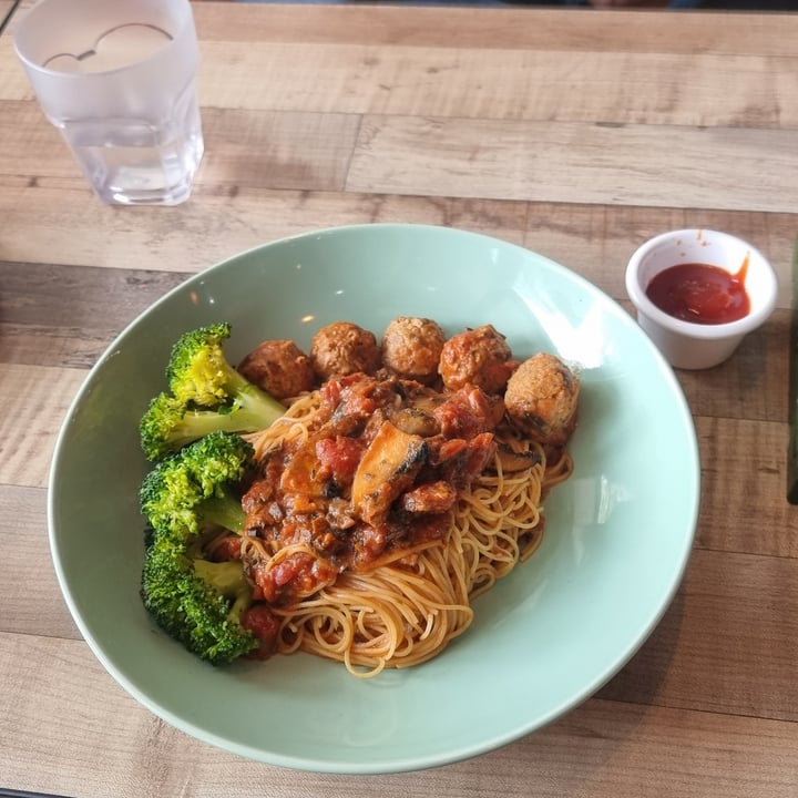 photo of WellSmoocht Olive Tomato Meatball Pasta shared by @ken1hc on  09 Feb 2022 - review