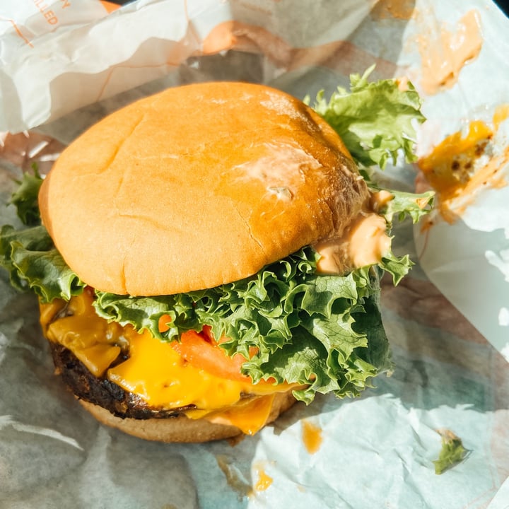 photo of Plant Power Fast Food Iconic burger shared by @cheerfulchickpea on  08 Nov 2021 - review