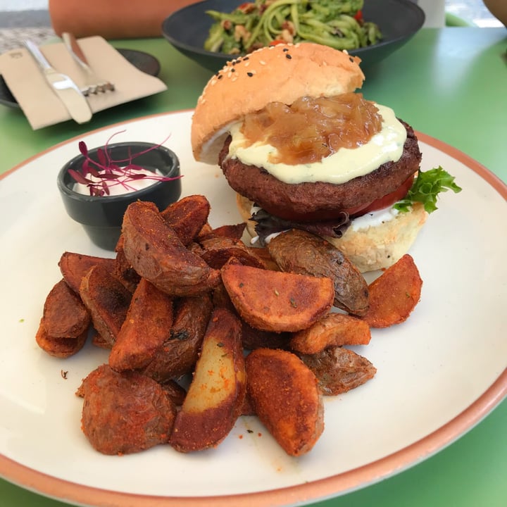 photo of The Green Affair Moving mountains burger "Chiado" shared by @joaoalmeida on  29 Jun 2020 - review