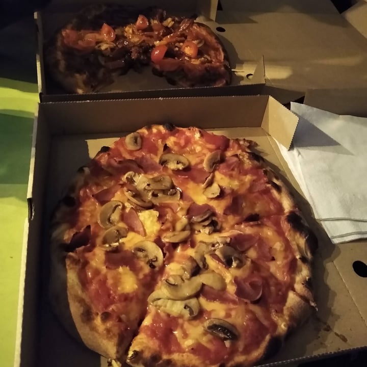 review photo of Stoned Takeaway Vegan Ham And Mushrooms Pizza shared by @fararodriguez on 13 Nov 2020 - review