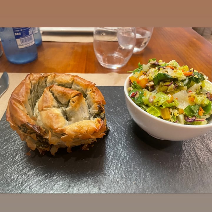 photo of Sabores de Sandra VEGAN Restaurant Spanakopita shared by @ambragargiulo on  16 Sep 2022 - review