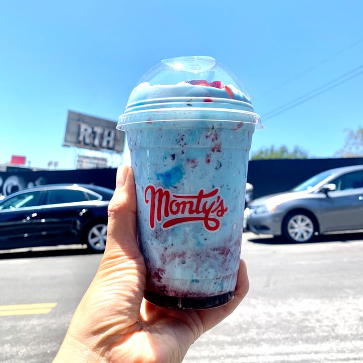 photo of Monty's Good Burger Dodger Berry Shake shared by @lohasmiles on  12 Aug 2020 - review
