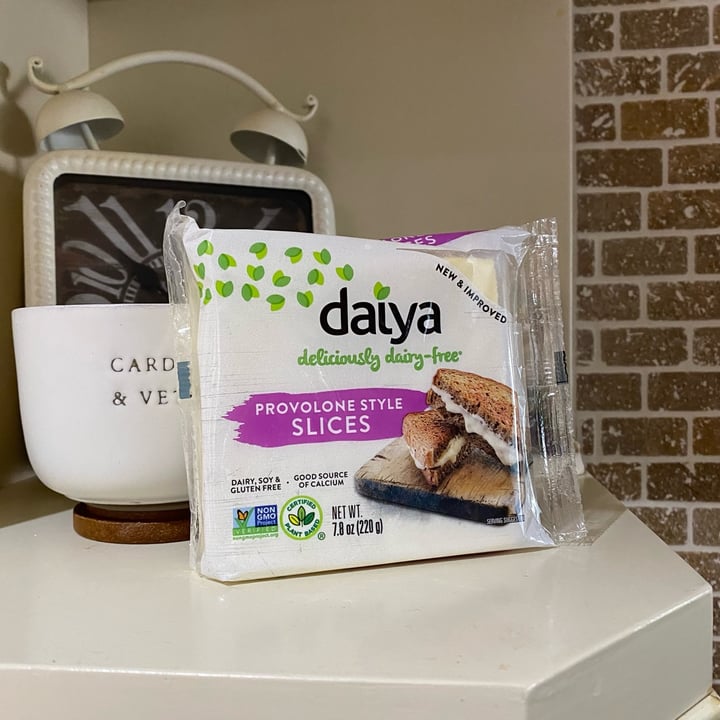 photo of Daiya Provolone Style Slices shared by @yarilovezzucchini on  19 Mar 2022 - review