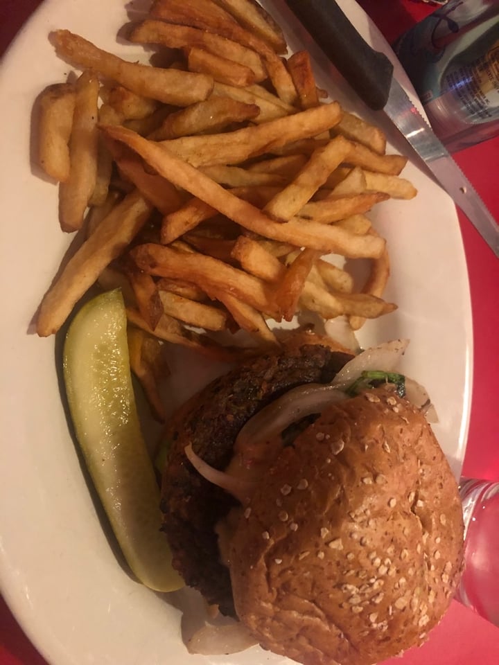 photo of Chicago Diner Black Bean Burger shared by @maura5878 on  13 Mar 2020 - review