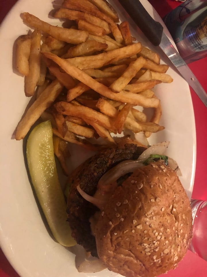 photo of Chicago Diner Black Bean Burger shared by @maura5878 on  13 Mar 2020 - review