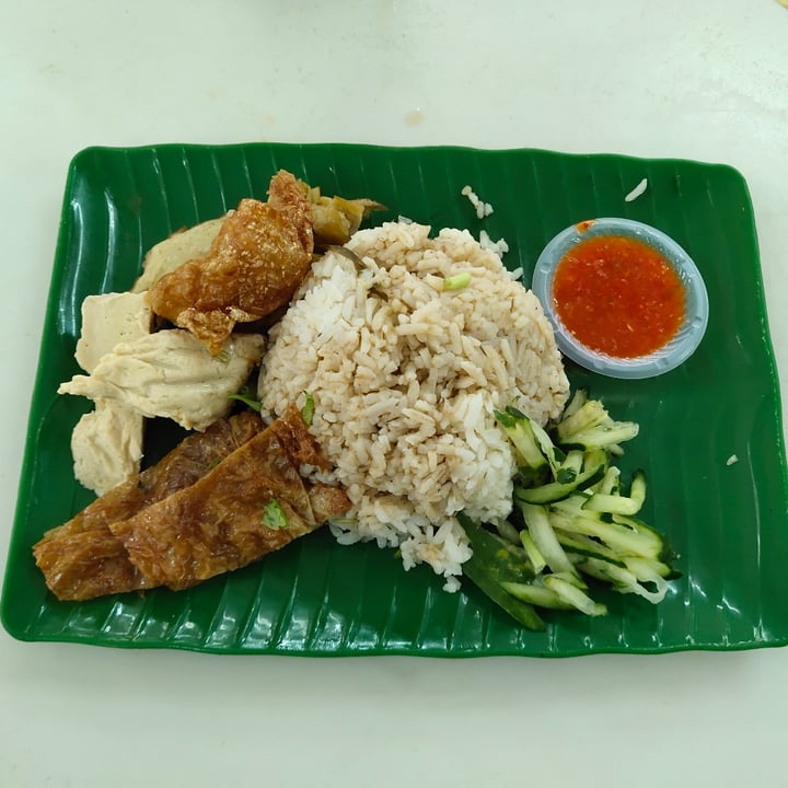 photo of Blue Boy Vegetarian Food Centre Chinese Vegetarian Chicken Rice shared by @stevenneoh on  22 Oct 2020 - review
