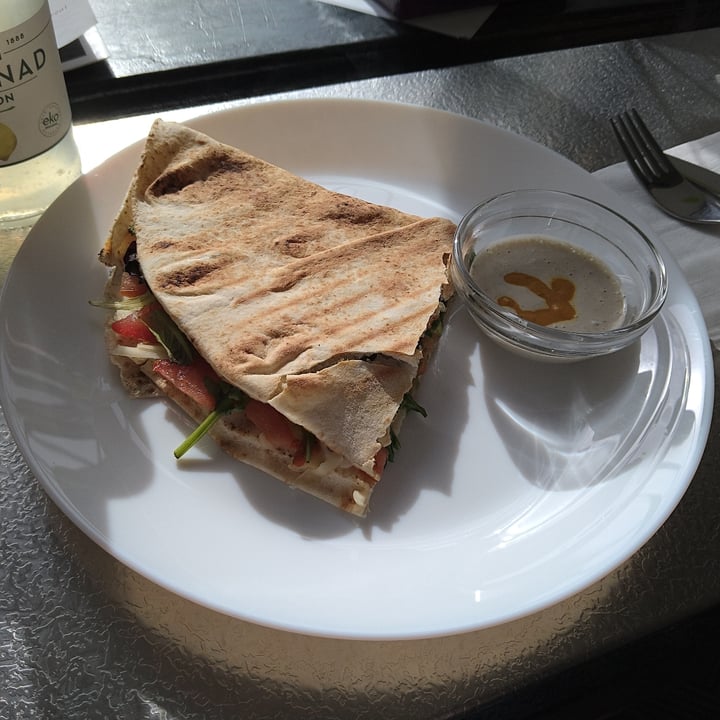 review photo of Earth Cafe Avocado wrap shared by @shadefood on 27 Jun 2021 - review