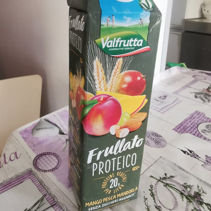 photo of Valfrutta frullato proteico mango pesca e mandorla shared by @maury94 on  21 Jul 2022 - review