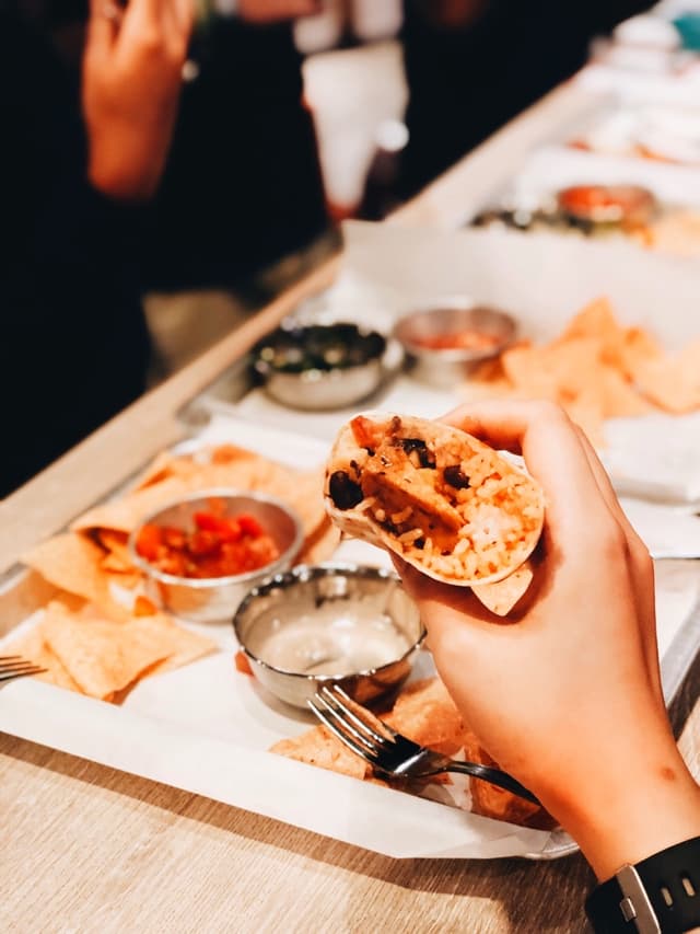 Photo du plat “Tofu & Cashew Burrito”