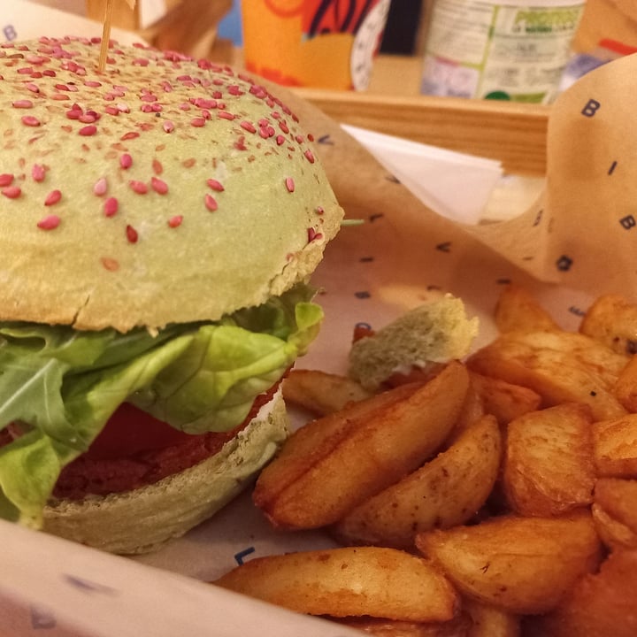 Flower Burger in Torino, Italy. They also have black, yellow, and green  buns! : r/vegan